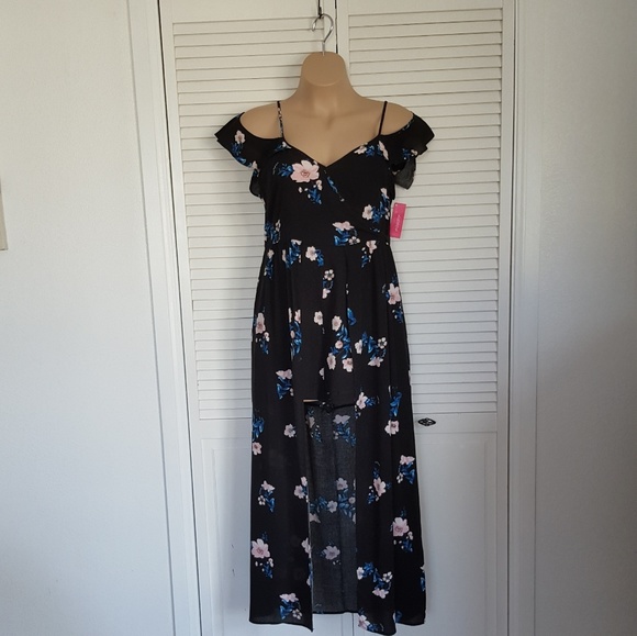 Xhilaration Dresses & Skirts - NWT Xhilaration Floral Romper Dress